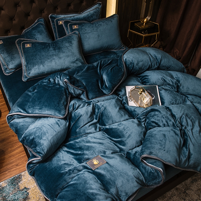 91家纺网 家纺一手货源 找家纺 （总）宜代光年 2025新款加厚保暖纯色牛奶绒黑金四件套系列