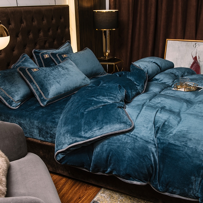 91家纺网 家纺一手货源 找家纺 （总）宜代光年 2025新款加厚保暖纯色牛奶绒黑金四件套系列