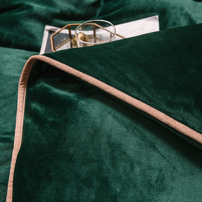 91家纺网 家纺一手货源 找家纺 宜代光年 2025新款加厚保暖纯色牛奶绒黑金四件套系列 玛瑙绿