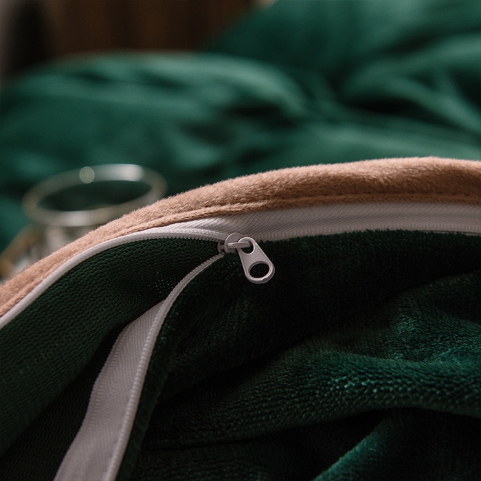 91家纺网 家纺一手货源 找家纺 宜代光年 2025新款加厚保暖纯色牛奶绒黑金四件套系列 玛瑙绿