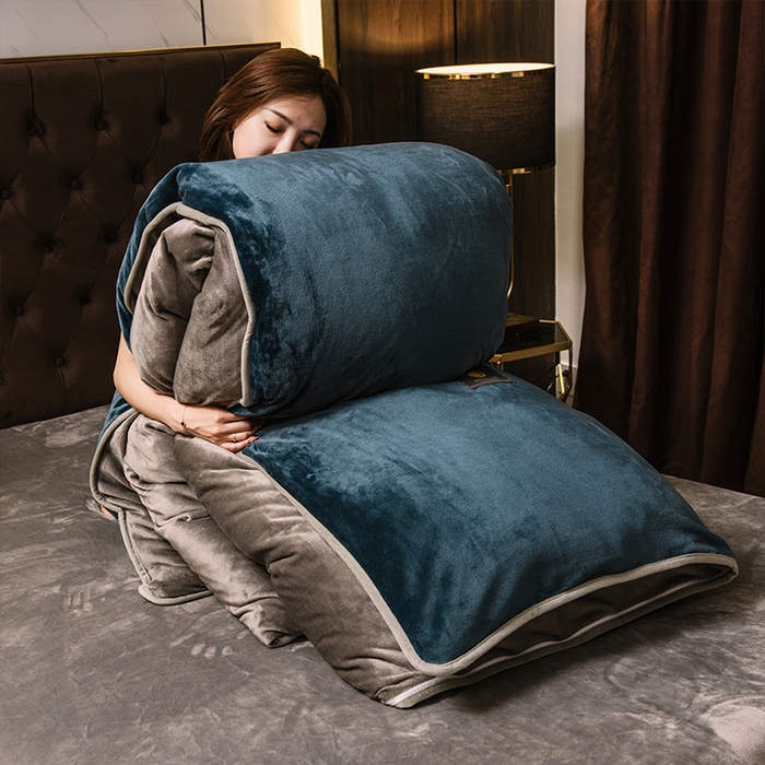 91家纺网 家纺一手货源 找家纺 宜代光年 2025新款加厚保暖纯色牛奶绒黑金四件套系列 绅士