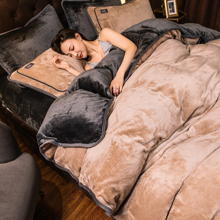 宜代光年 2025新款加厚保暖纯色牛奶绒黑金四件套系列 古曼