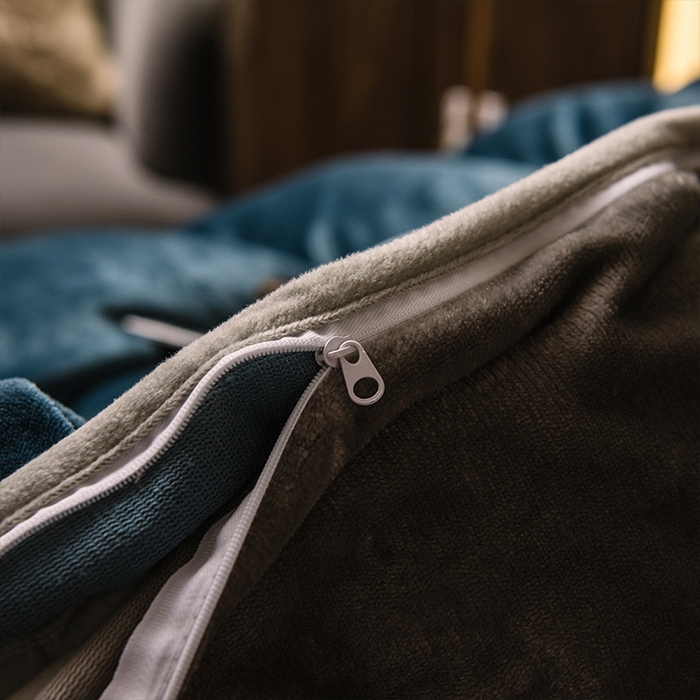 91家纺网 家纺一手货源 找家纺 宜代光年 2025新款加厚保暖纯色牛奶绒黑金四件套系列 绅士