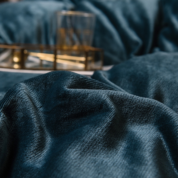 91家纺网 家纺一手货源 找家纺 宜代光年 2025新款加厚保暖纯色牛奶绒黑金四件套系列 绅士