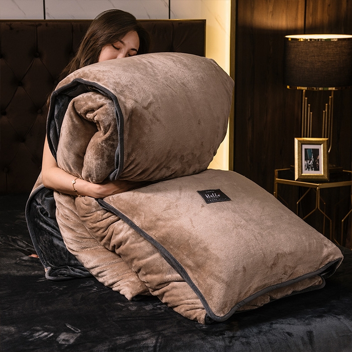 91家纺网 家纺一手货源 找家纺 宜代光年 2025新款加厚保暖纯色牛奶绒黑金四件套系列 古曼