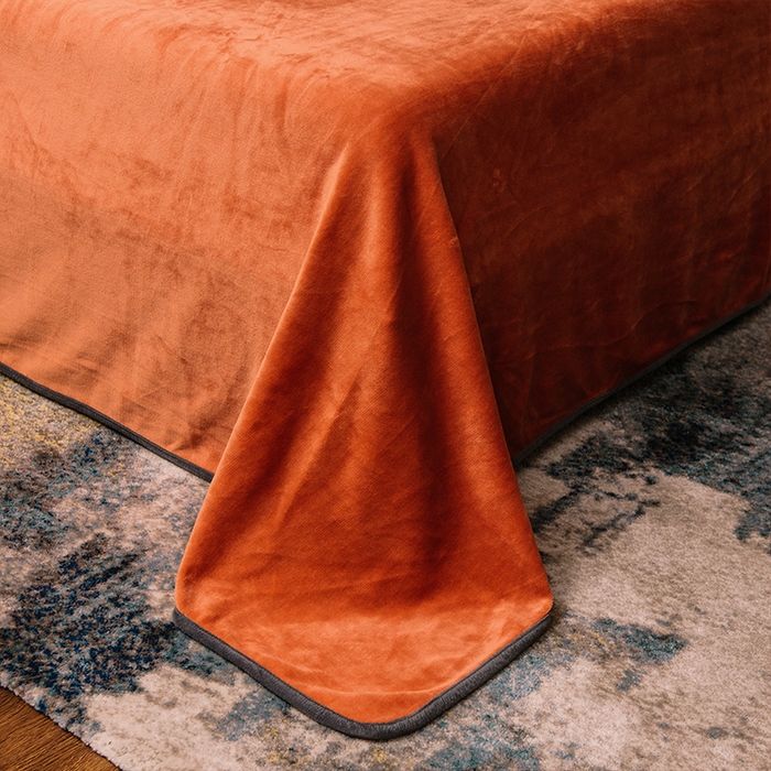 91家纺网 家纺一手货源 找家纺 宜代光年 2025新款加厚保暖纯色牛奶绒黑金四件套系列 丹霞橙