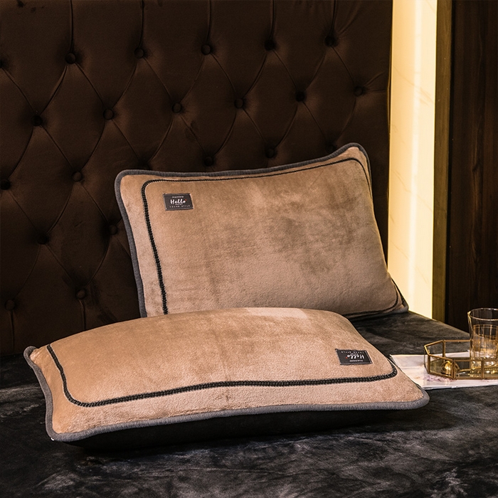 91家纺网 家纺一手货源 找家纺 宜代光年 2025新款加厚保暖纯色牛奶绒黑金四件套系列 古曼