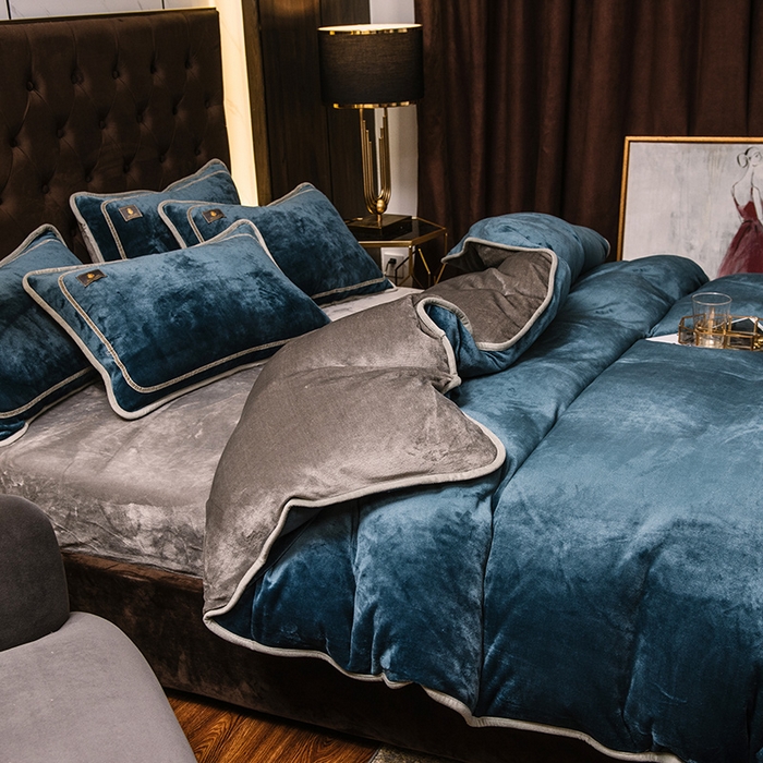 91家纺网 家纺一手货源 找家纺 宜代光年 2025新款加厚保暖纯色牛奶绒黑金四件套系列 绅士