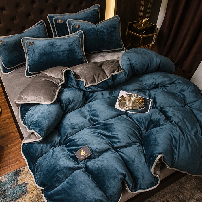 91家纺网 家纺一手货源 找家纺 宜代光年 2025新款加厚保暖纯色牛奶绒黑金四件套系列 绅士