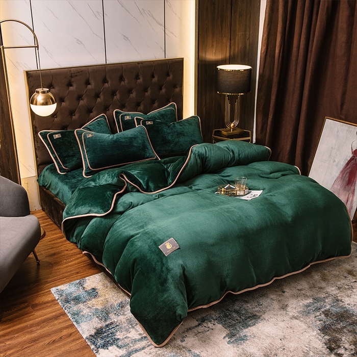 91家纺网 家纺一手货源 找家纺 宜代光年 2025新款加厚保暖纯色牛奶绒黑金四件套系列 玛瑙绿