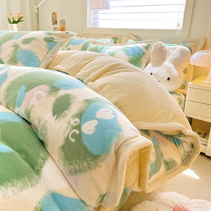 91家纺网 家纺一手货源 找家纺 （总）宜代光年 2025新款雕花印花暖羊绒系列四件套