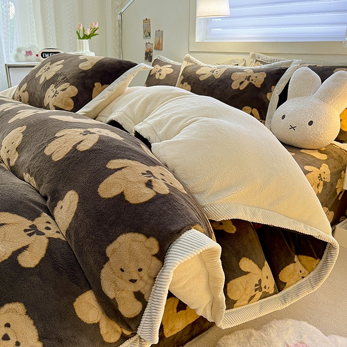 91家纺网 家纺一手货源 找家纺 （总）宜代光年 2025新款雕花印花暖羊绒系列四件套