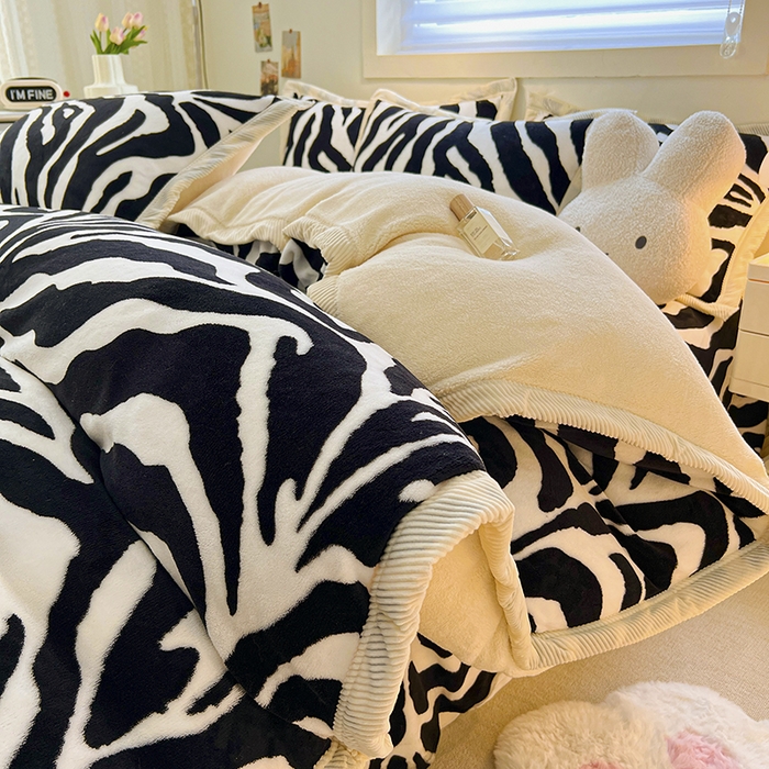 91家纺网 家纺一手货源 找家纺 （总）宜代光年 2025新款雕花印花暖羊绒系列四件套