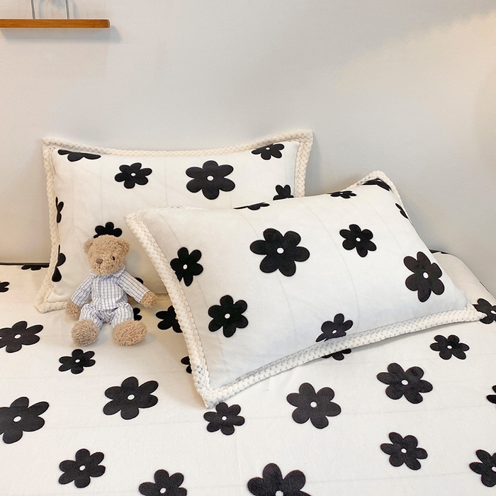 91家纺网 家纺一手货源 找家纺 宜代光年 2025新款雕花印花暖羊绒系列四件套 暖羊绒-小香风