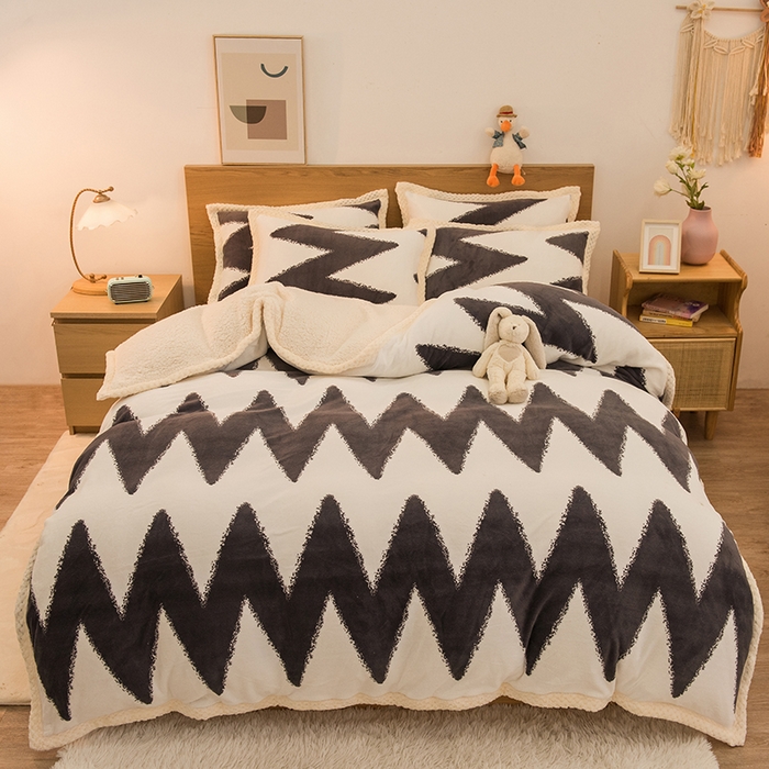 91家纺网 家纺一手货源 找家纺 宜代光年 2025新款雕花印花暖羊绒系列四件套 暖羊绒-黑白条纹