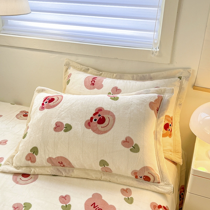 91家纺网 家纺一手货源 找家纺 宜代光年 2025新款雕花印花暖羊绒系列四件套 暖羊绒-花朵熊