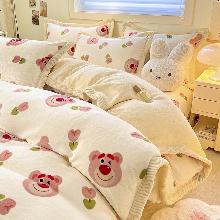 91家纺网 家纺一手货源 找家纺 宜代光年 2025新款雕花印花暖羊绒系列四件套 暖羊绒-花朵熊