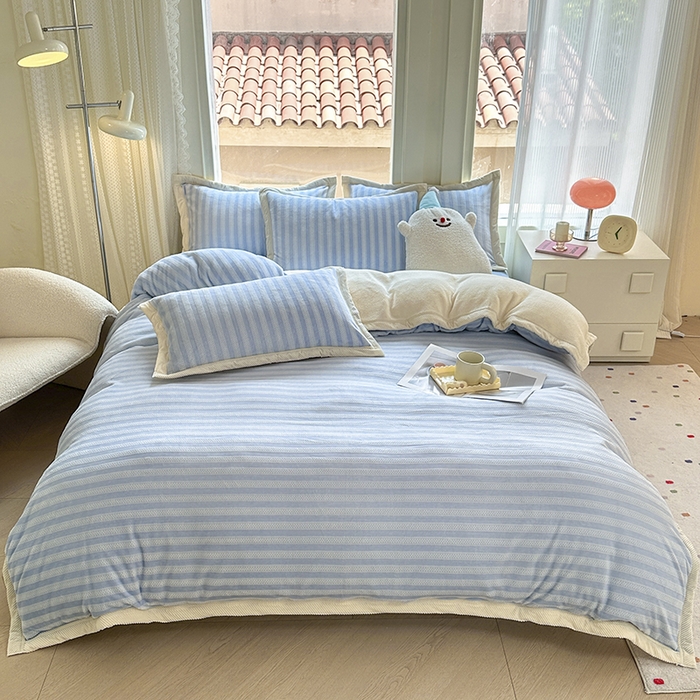 91家纺网 家纺一手货源 找家纺 宜代光年 2025新款雕花印花暖羊绒系列四件套 暖羊绒-蓝色条纹