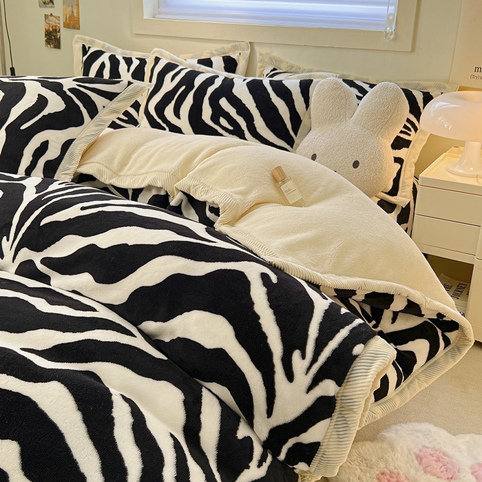 91家纺网 家纺一手货源 找家纺 宜代光年 2025新款雕花印花暖羊绒系列四件套 暖羊绒-斑马