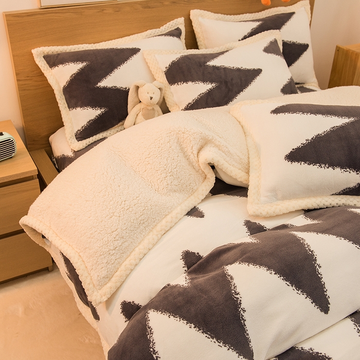 91家纺网 家纺一手货源 找家纺 宜代光年 2025新款雕花印花暖羊绒系列四件套 暖羊绒-黑白条纹