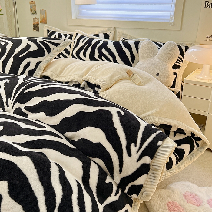 91家纺网 家纺一手货源 找家纺 宜代光年 2025新款雕花印花暖羊绒系列四件套 暖羊绒-斑马