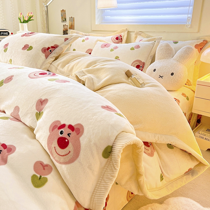 91家纺网 家纺一手货源 找家纺 宜代光年 2025新款雕花印花暖羊绒系列四件套 暖羊绒-花朵熊