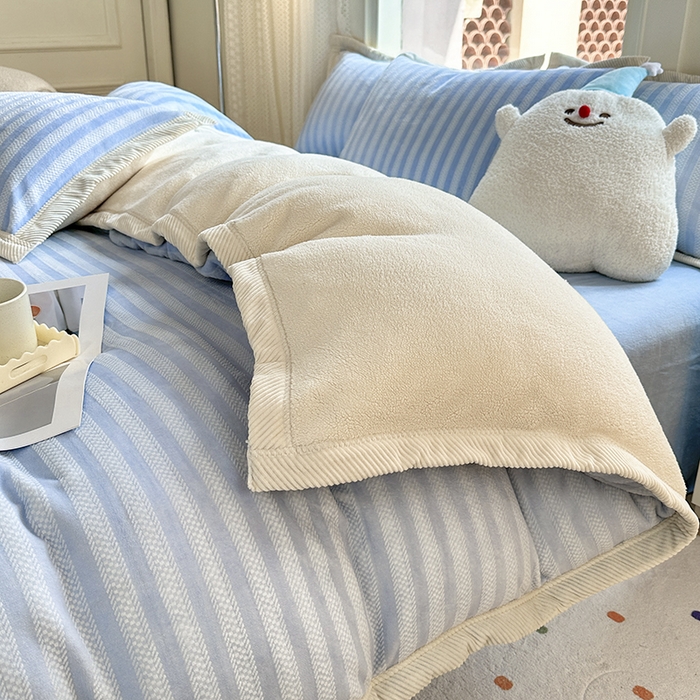 91家纺网 家纺一手货源 找家纺 宜代光年 2025新款雕花印花暖羊绒系列四件套 暖羊绒-蓝色条纹