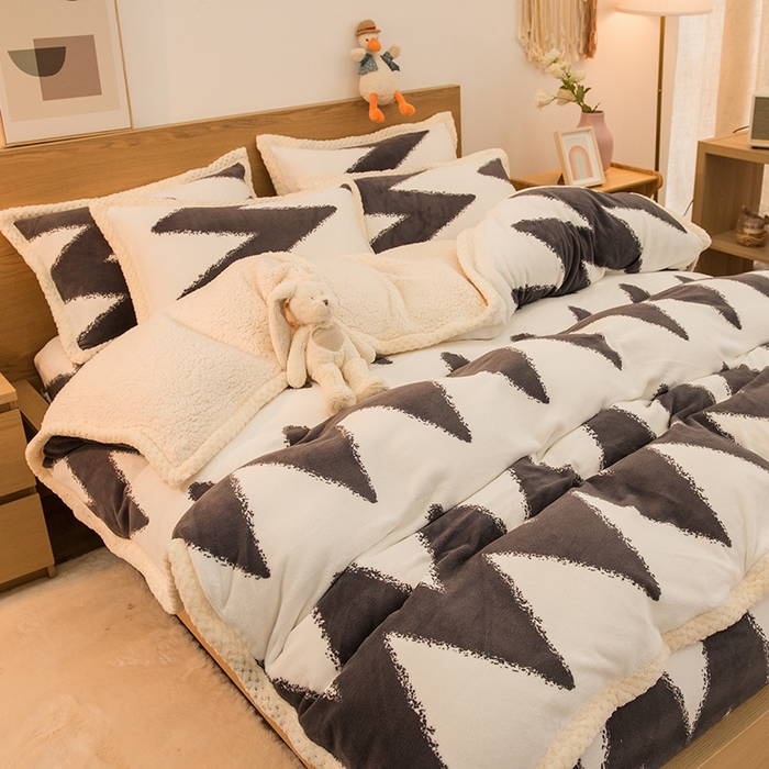 91家纺网 家纺一手货源 找家纺 宜代光年 2025新款雕花印花暖羊绒系列四件套 暖羊绒-黑白条纹