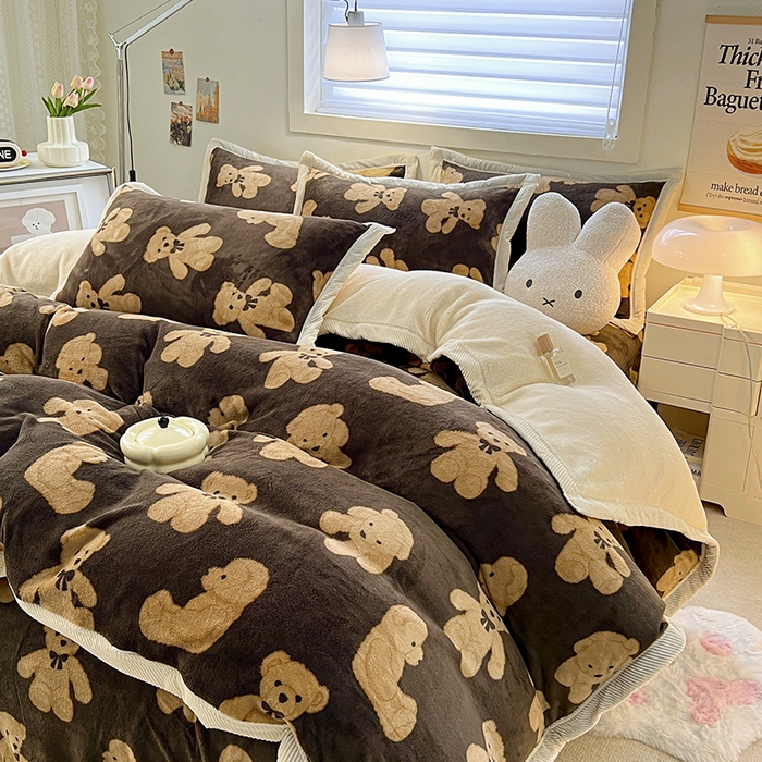 91家纺网 家纺一手货源 找家纺 宜代光年 2025新款雕花印花暖羊绒系列四件套 暖羊绒-吉米咖