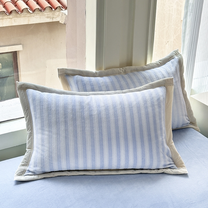 91家纺网 家纺一手货源 找家纺 宜代光年 2025新款雕花印花暖羊绒系列四件套 暖羊绒-蓝色条纹