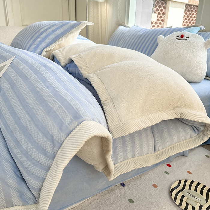 91家纺网 家纺一手货源 找家纺 宜代光年 2025新款雕花印花暖羊绒系列四件套 暖羊绒-蓝色条纹