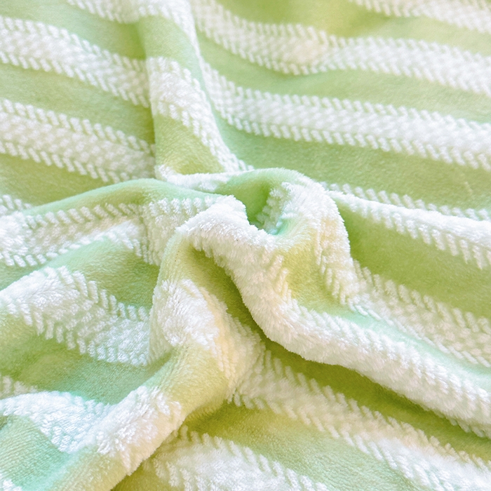 91家纺网 家纺一手货源 找家纺 宜代光年 2025新款雕花印花暖羊绒系列四件套 暖羊绒-绿色条纹