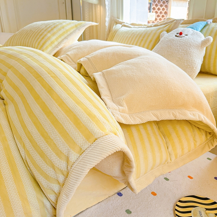 91家纺网 家纺一手货源 找家纺 宜代光年 2025新款雕花印花暖羊绒系列四件套 暖羊绒-黄色条纹