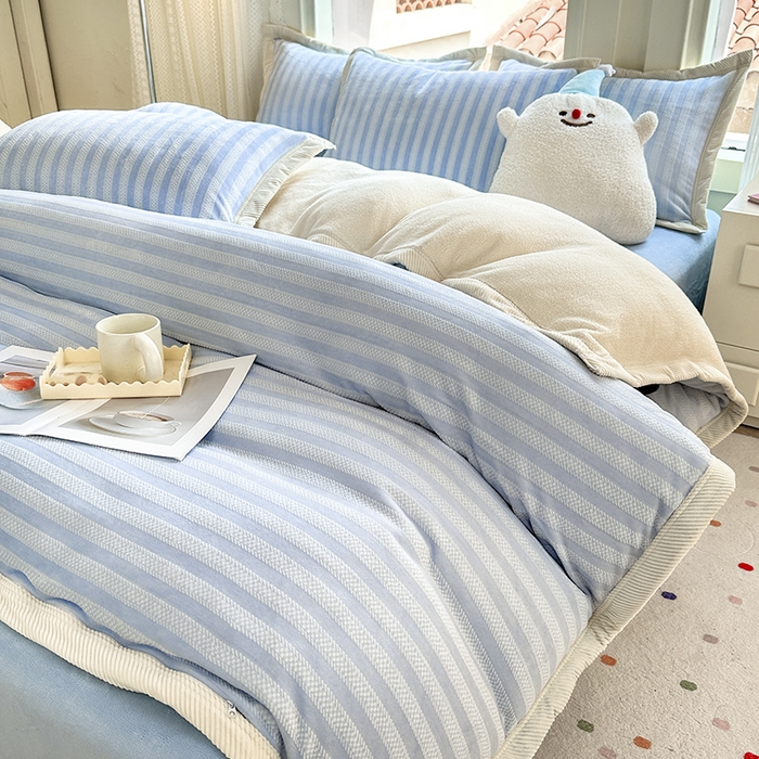 91家纺网 家纺一手货源 找家纺 宜代光年 2025新款雕花印花暖羊绒系列四件套 暖羊绒-蓝色条纹