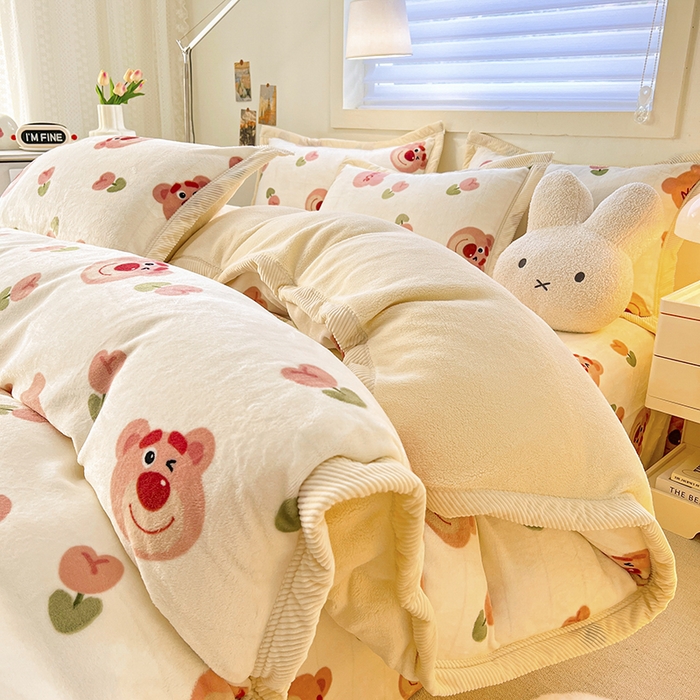 91家纺网 家纺一手货源 找家纺 宜代光年 2025新款雕花印花暖羊绒系列四件套 暖羊绒-花朵熊