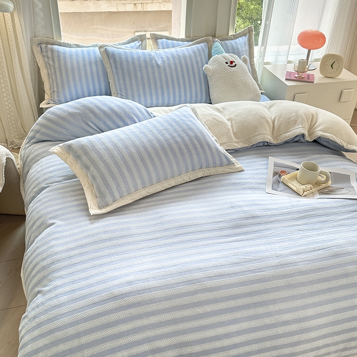 91家纺网 家纺一手货源 找家纺 宜代光年 2025新款雕花印花暖羊绒系列四件套 暖羊绒-蓝色条纹