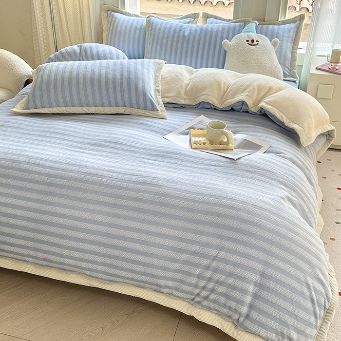 91家纺网 家纺一手货源 找家纺 宜代光年 2025新款雕花印花暖羊绒系列四件套 暖羊绒-蓝色条纹