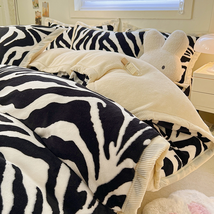 91家纺网 家纺一手货源 找家纺 宜代光年 2025新款雕花印花暖羊绒系列四件套 暖羊绒-斑马