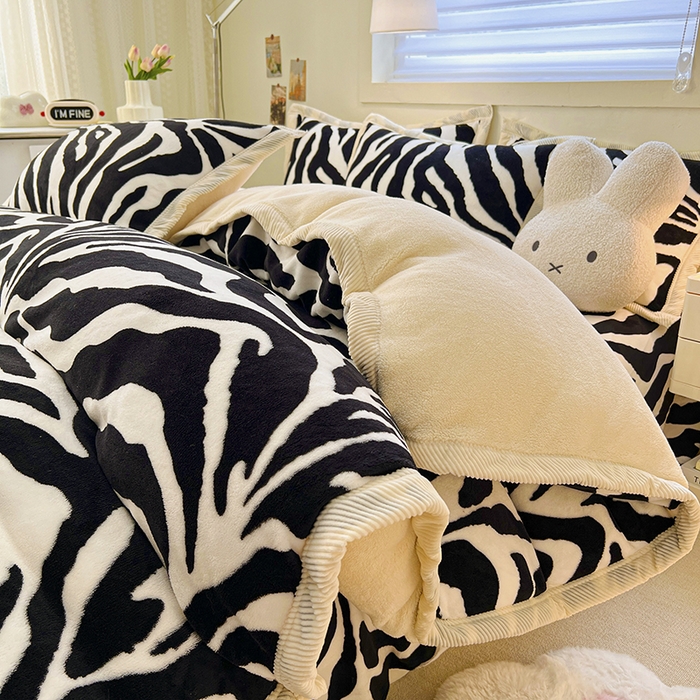 91家纺网 家纺一手货源 找家纺 宜代光年 2025新款雕花印花暖羊绒系列四件套 暖羊绒-斑马