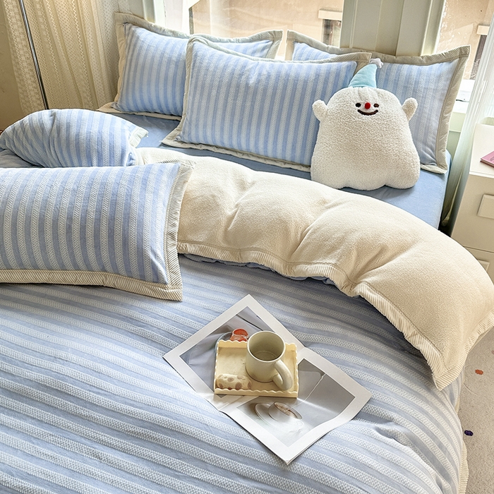 91家纺网 家纺一手货源 找家纺 宜代光年 2025新款雕花印花暖羊绒系列四件套 暖羊绒-蓝色条纹