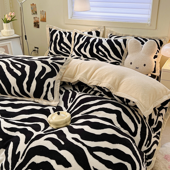 91家纺网 家纺一手货源 找家纺 宜代光年 2025新款雕花印花暖羊绒系列四件套 暖羊绒-斑马