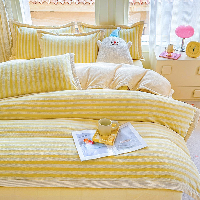 91家纺网 家纺一手货源 找家纺 宜代光年 2025新款雕花印花暖羊绒系列四件套 暖羊绒-黄色条纹