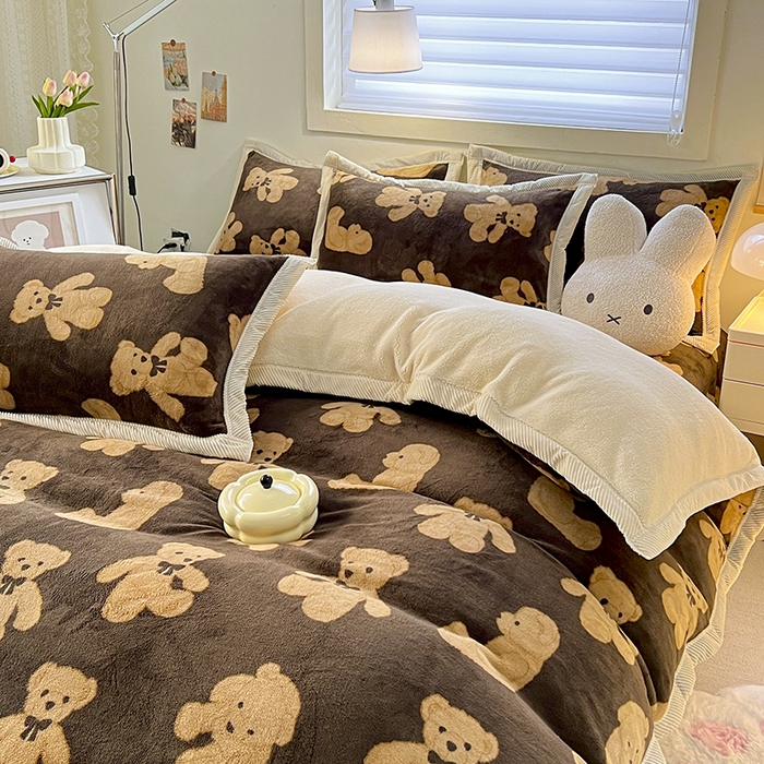 91家纺网 家纺一手货源 找家纺 宜代光年 2025新款雕花印花暖羊绒系列四件套 暖羊绒-吉米咖