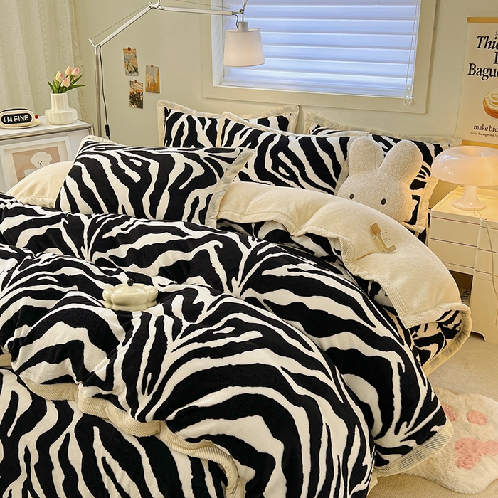 91家纺网 家纺一手货源 找家纺 宜代光年 2025新款雕花印花暖羊绒系列四件套 暖羊绒-斑马