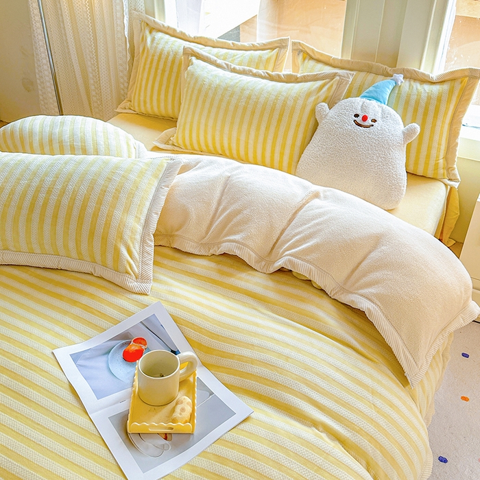 91家纺网 家纺一手货源 找家纺 宜代光年 2025新款雕花印花暖羊绒系列四件套 暖羊绒-黄色条纹