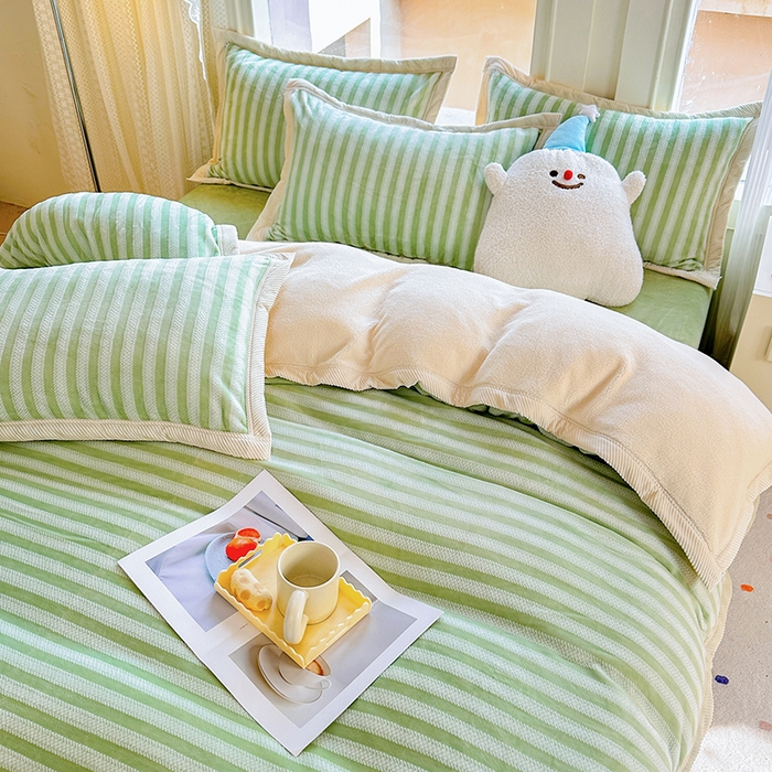 91家纺网 家纺一手货源 找家纺 宜代光年 2025新款雕花印花暖羊绒系列四件套 暖羊绒-绿色条纹