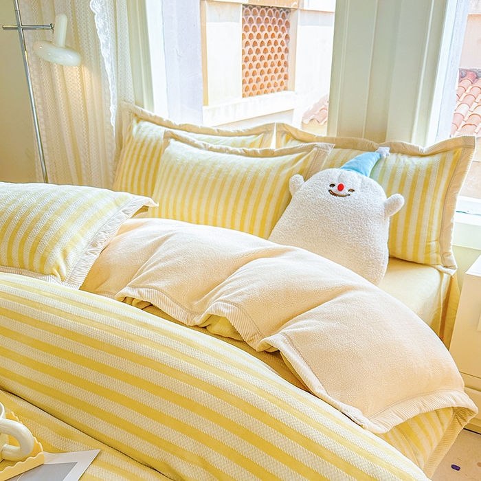 91家纺网 家纺一手货源 找家纺 宜代光年 2025新款雕花印花暖羊绒系列四件套 暖羊绒-黄色条纹