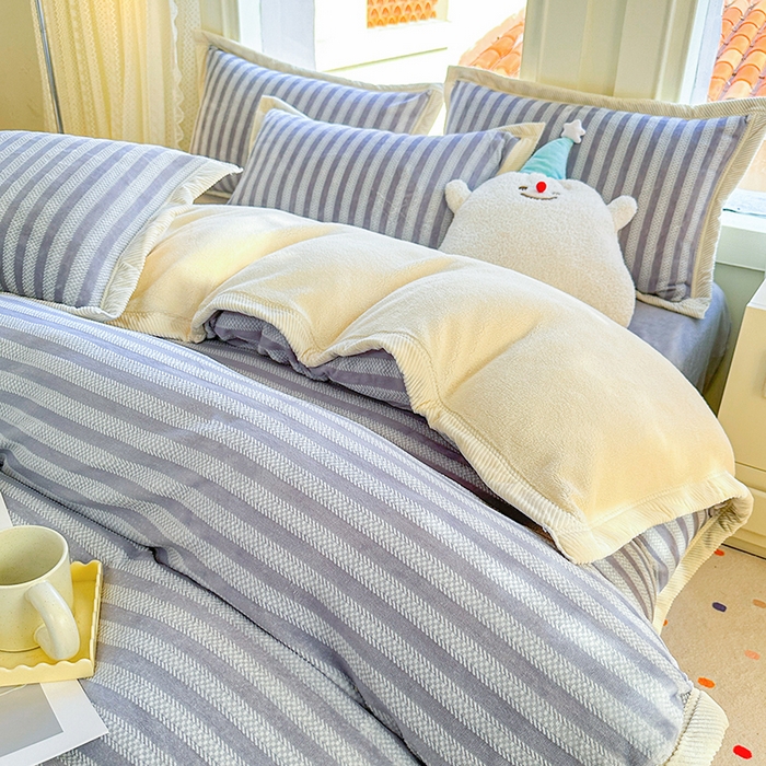 91家纺网 家纺一手货源 找家纺 宜代光年 2025新款雕花印花暖羊绒系列四件套 暖羊绒-灰色条纹