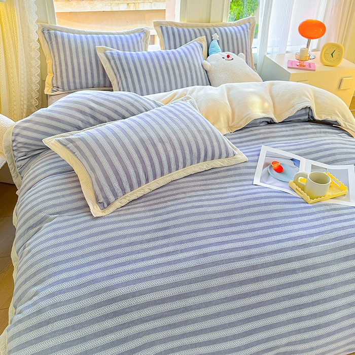 91家纺网 家纺一手货源 找家纺 宜代光年 2025新款雕花印花暖羊绒系列四件套 暖羊绒-灰色条纹