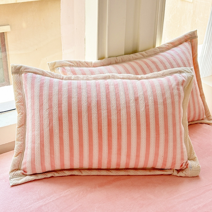 91家纺网 家纺一手货源 找家纺 宜代光年 2025新款雕花印花暖羊绒系列四件套 暖羊绒-粉色条纹